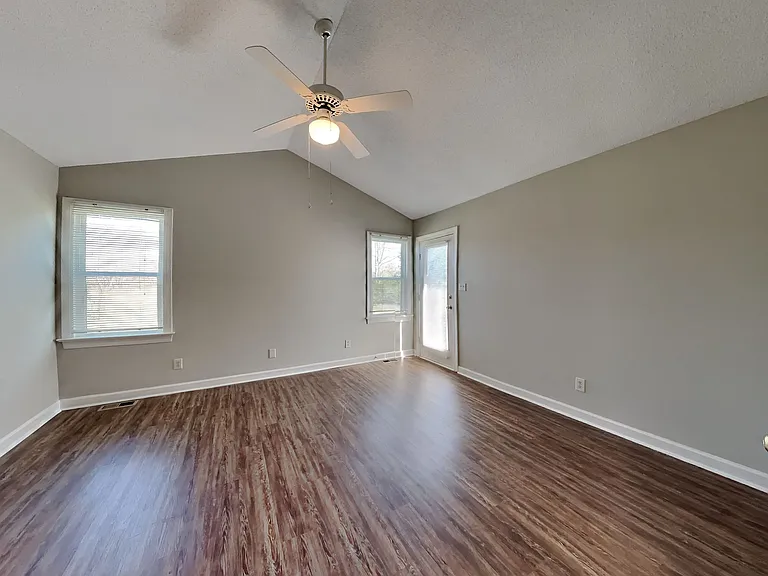 3016 Lindsay Dr — Photo 17