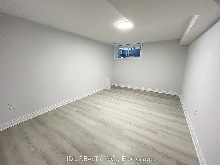 82 Puccini Dr — Photo 4