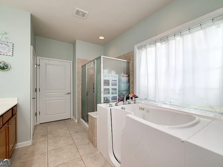 230 Begonia Ct — Photo 17