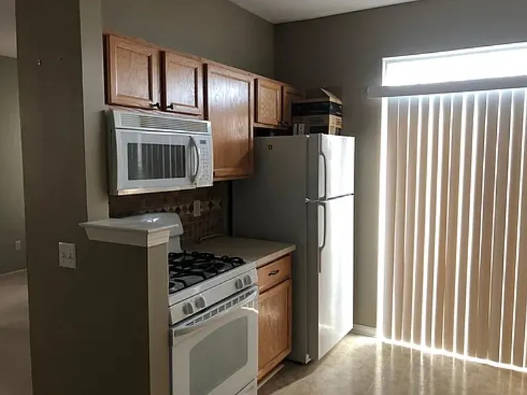 560 Superior Pkwy — Photo 11