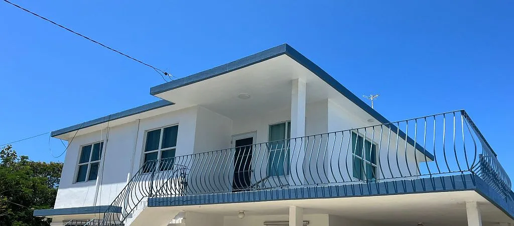 3 bed, 1.0 bath, 1200 sqft, $1,500 — Photo 1