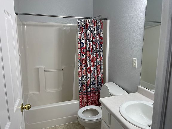 5th image of 427 Lilac Ave
