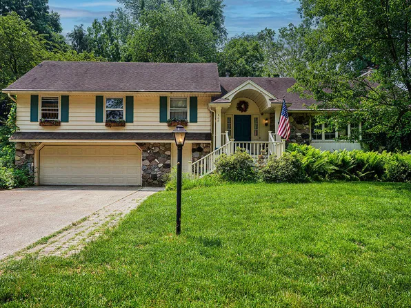 460 Yellow Creek Dr, Saint Joseph, MI 49085