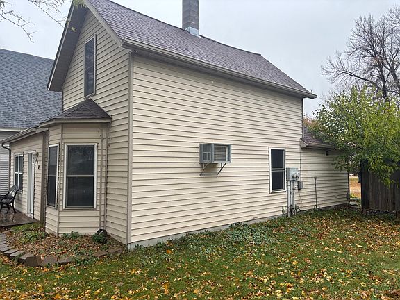 2nd image of 110 E Burlingame St