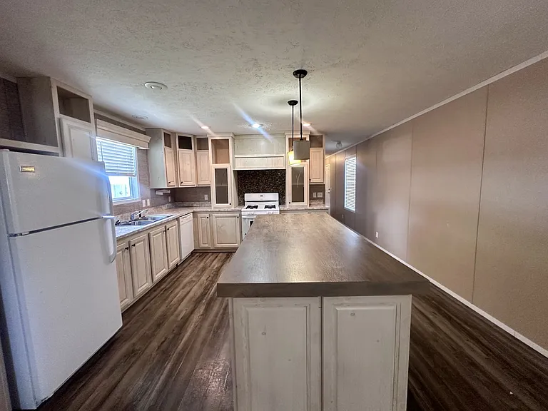 63 Lake Ness Dr — Photo 2