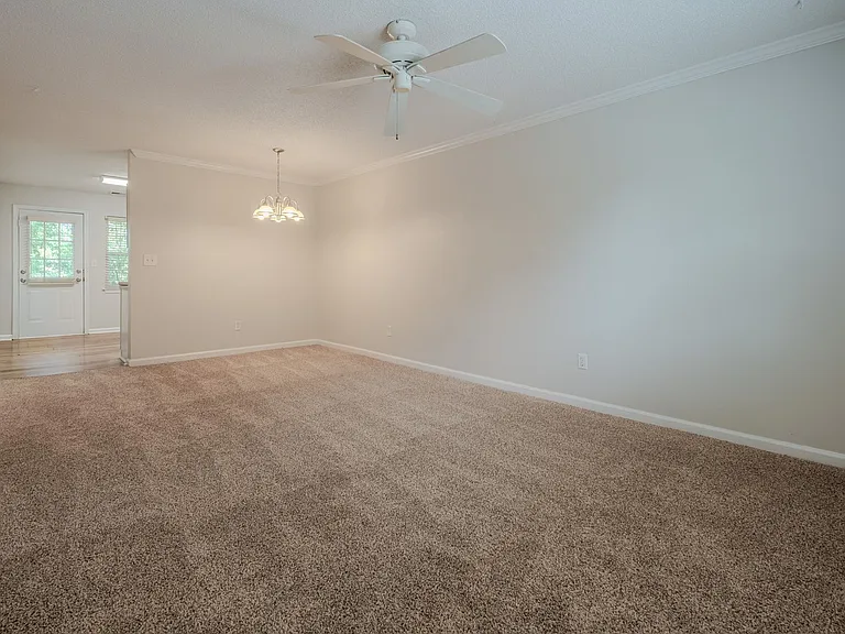 100 Woodstone Dr #27 — Photo 4