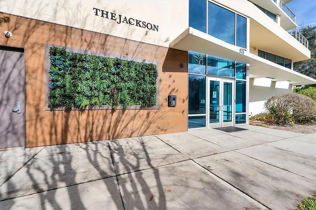 1 bed, 1.0 bath, 1000 sqft, $4,490 — Photo 2