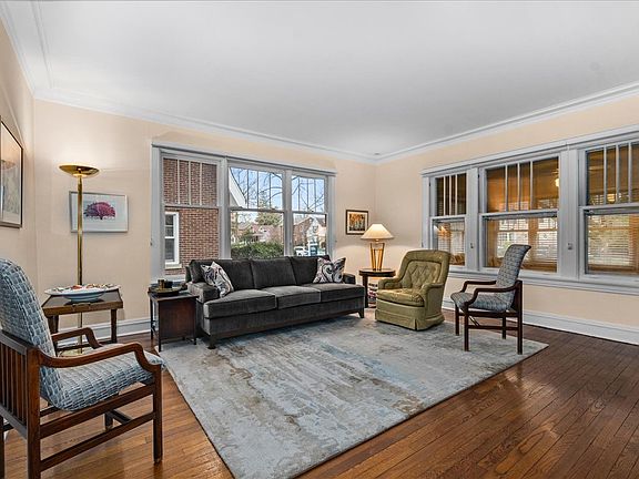 3rd image of 2751 Lawndale Ave