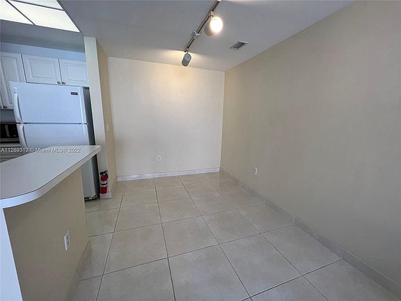 5th image of 2107 SE 10th Ave APT 821