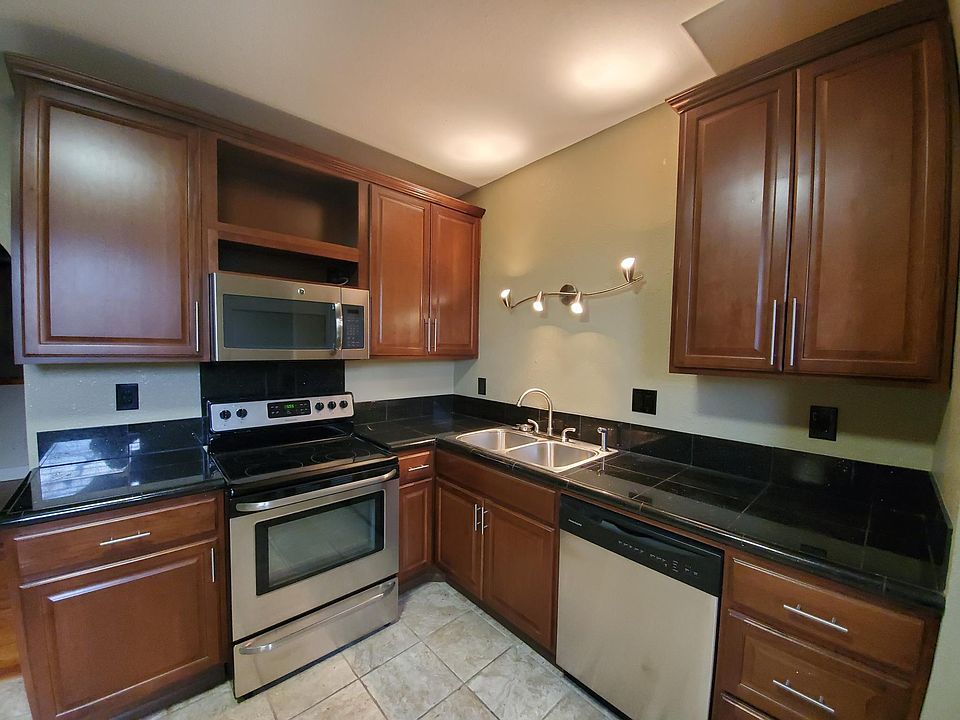 1st image of 564 Gillis St