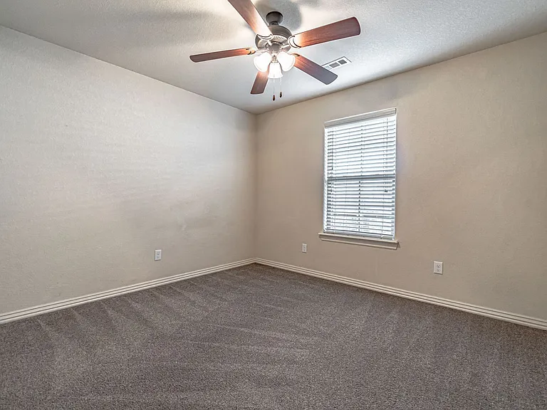 926 Kensington Dr — Photo 8