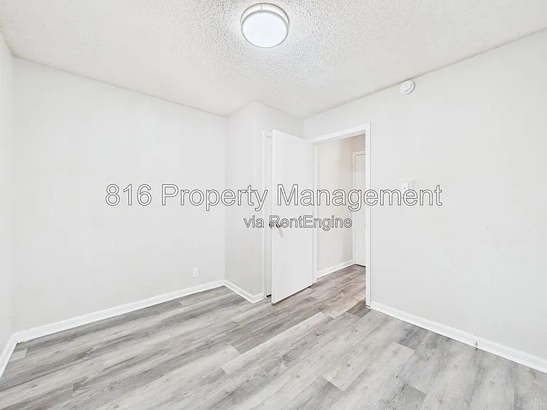 5715 Wabash Ave — Photo 17
