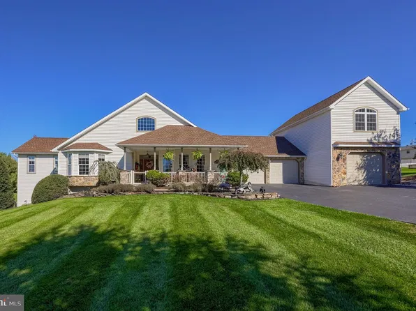 25 Yocumtown Rd, Etters, PA 17319