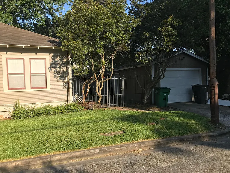 727 Le Green St — Photo 4