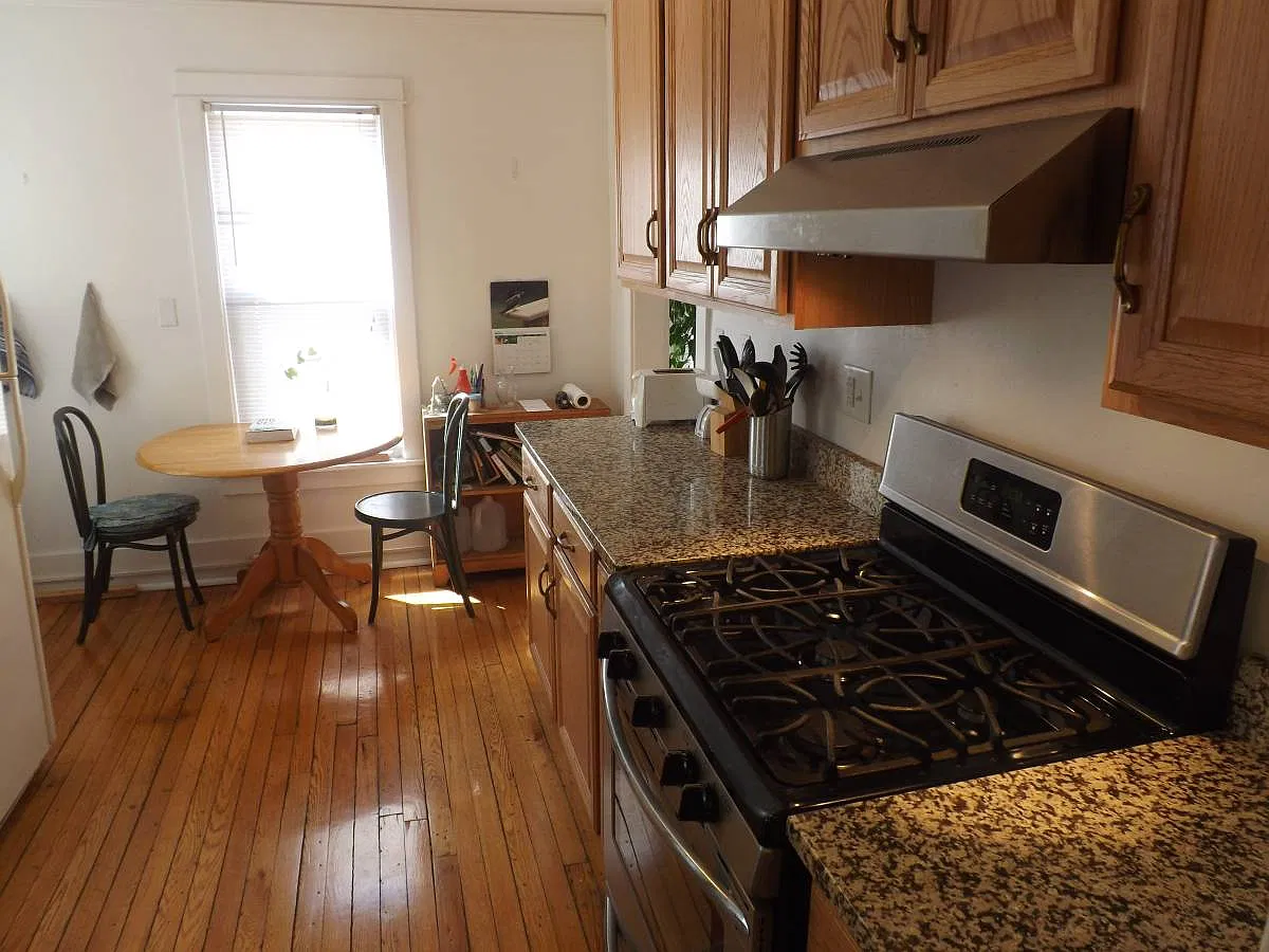 3 bed, 1200 sqft, $2,300 — Photo 2