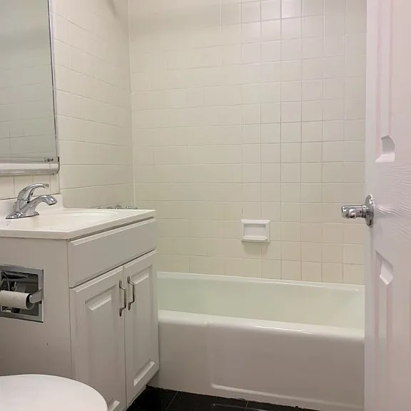 908 Amsterdam Ave #2D — Photo 4