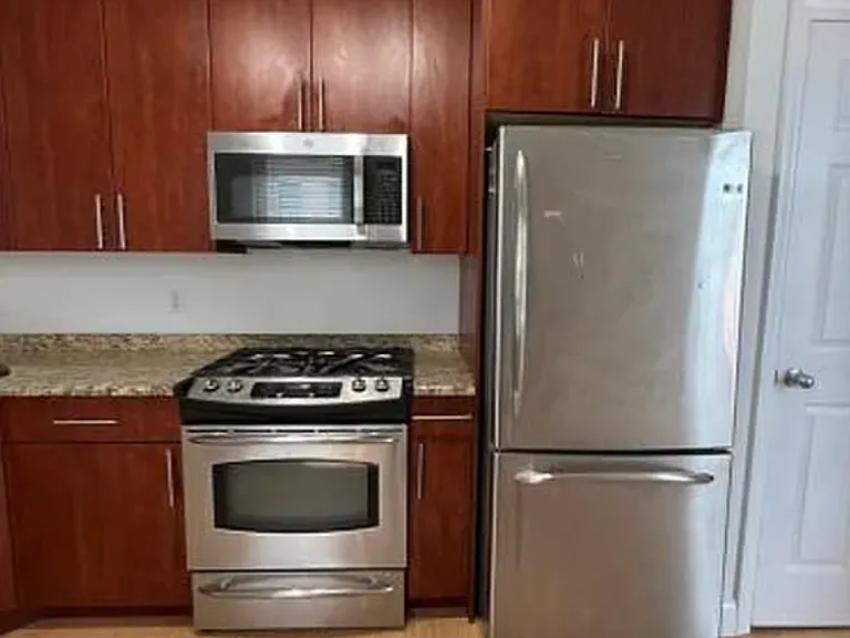202 Monroe St #5 — Photo 5