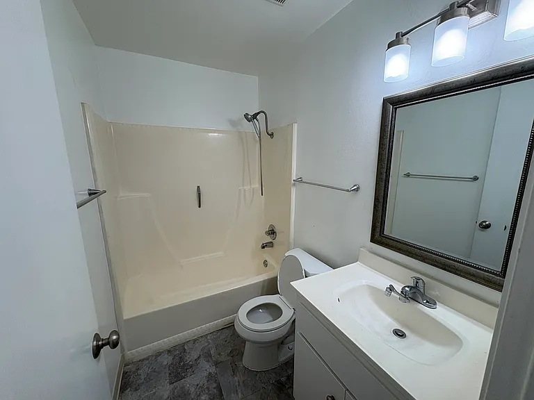 848 Erickson Ln — Photo 8