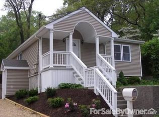 92 Rosewood Rd, Rocky Point, NY 11778