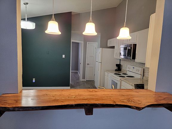 5th image of 2708 Taft St