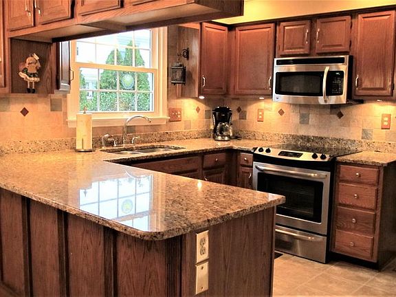 5th image of 204 Blue Oak Ct