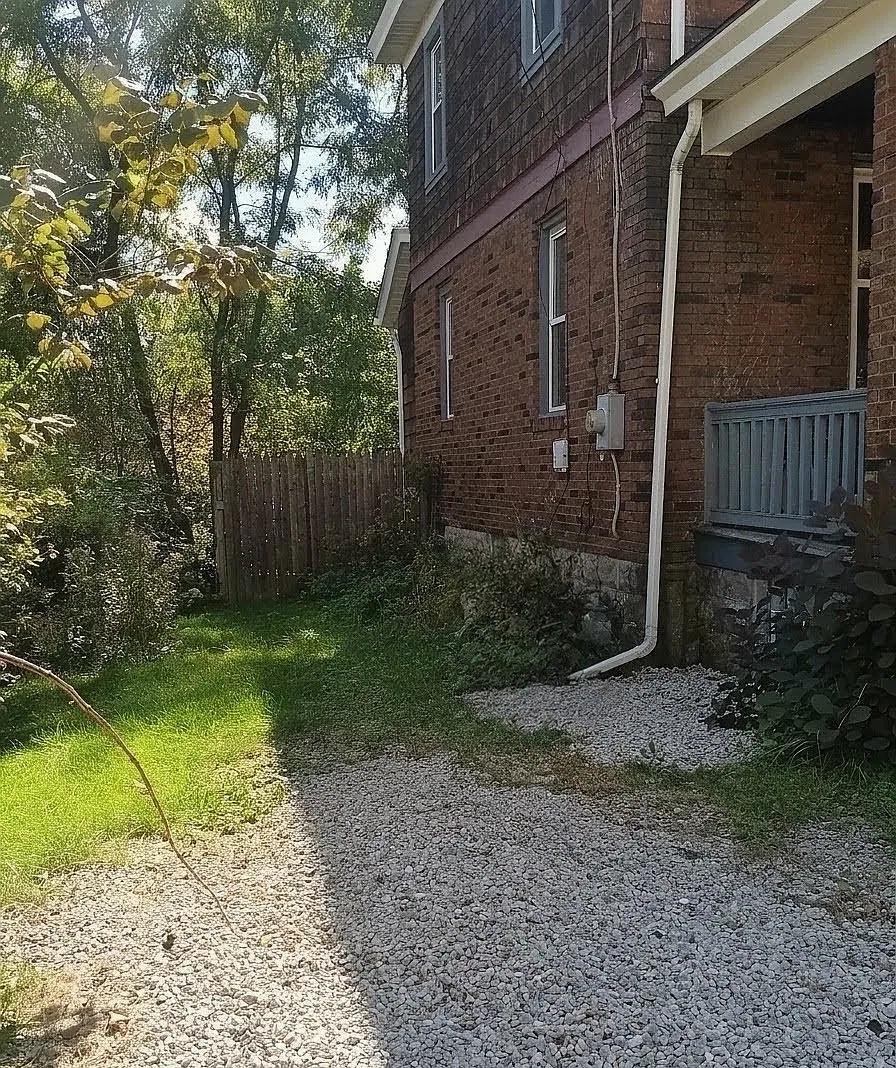 3 bed, 1298 sqft, $2,100 — Photo 3