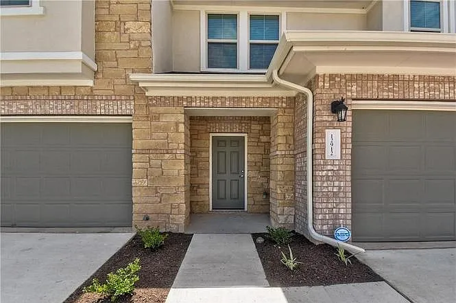 3 bed, 2.5 bath, 1844 sqft, $2,199 — Photo 3