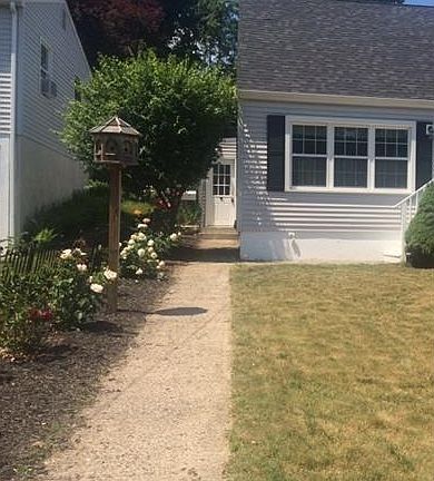 Walkway to side entry