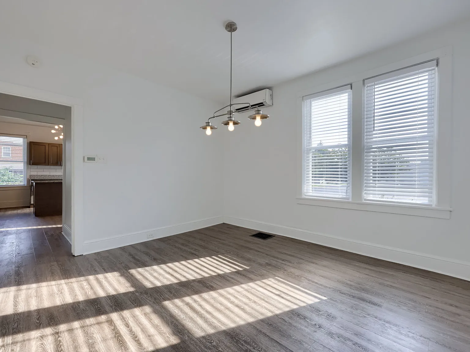 4 bed, 1.5 bath, 1600 sqft, $2,300 — Photo 4