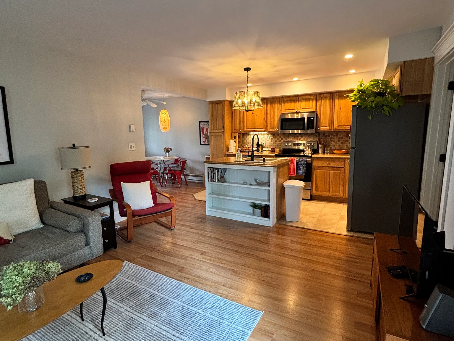 2 bed, 885 sqft, $2,000 — Photo 1