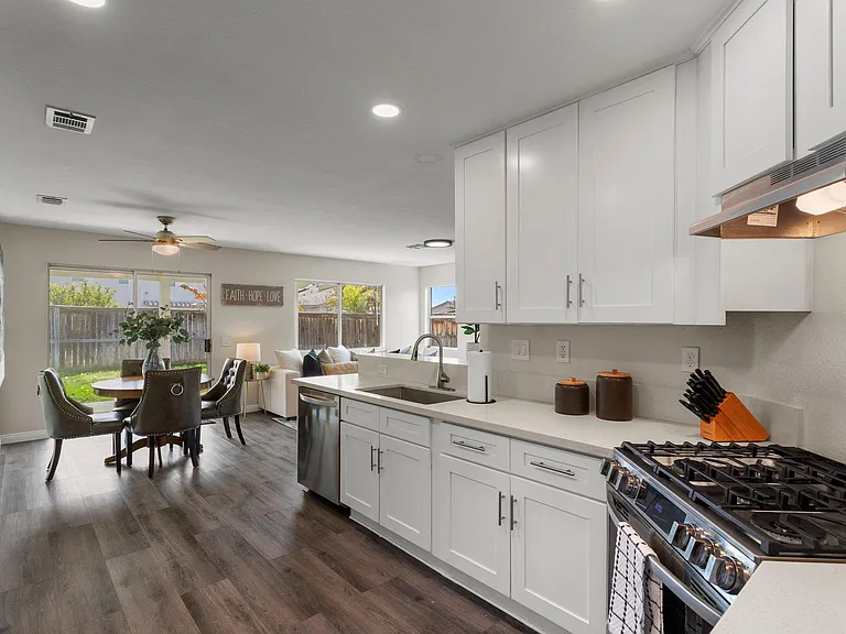 26425 Silverado Ct — Photo 5