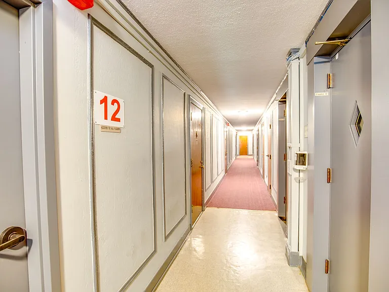 Canterbury Court Apartments — Photo 20