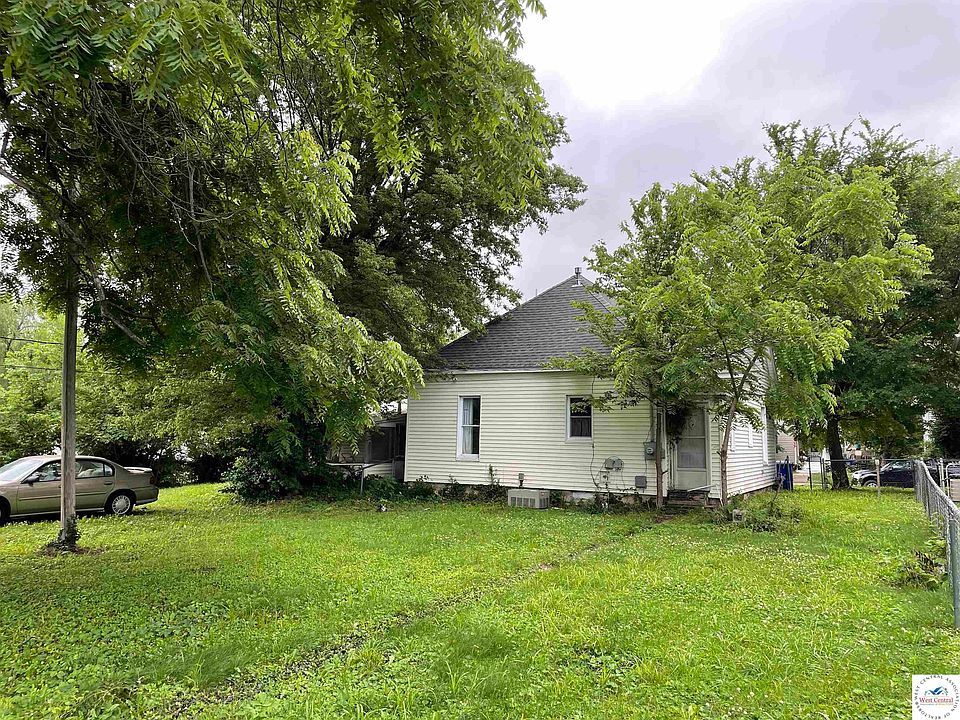 2nd image of 1009 W 10th St