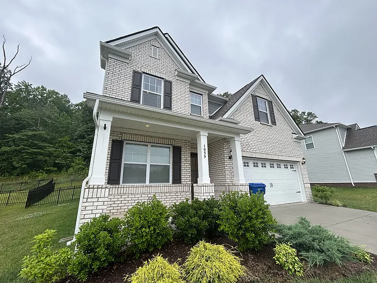 1055 Ross Farms Blvd — Photo 2
