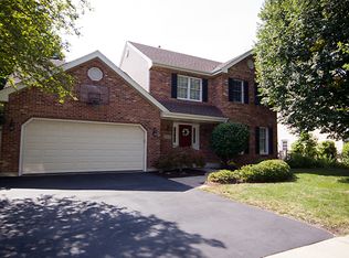 372 Colonial Cir, Geneva, IL 60134