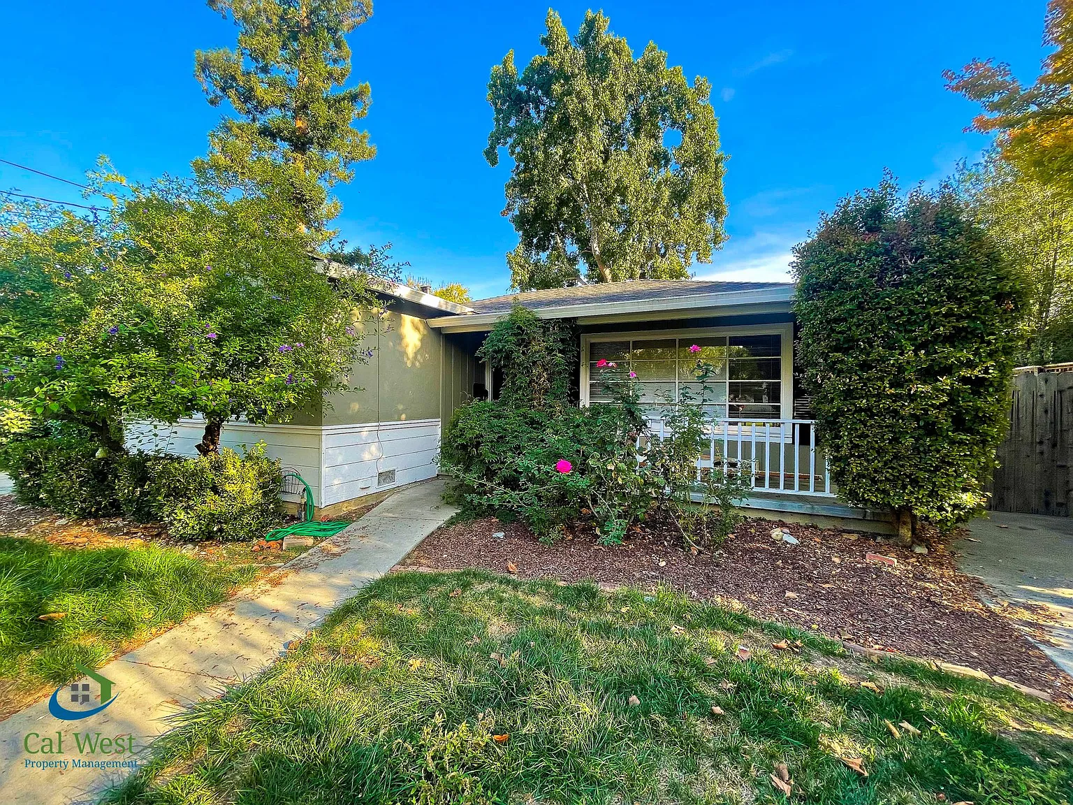 1160 Dean Ave photo 1