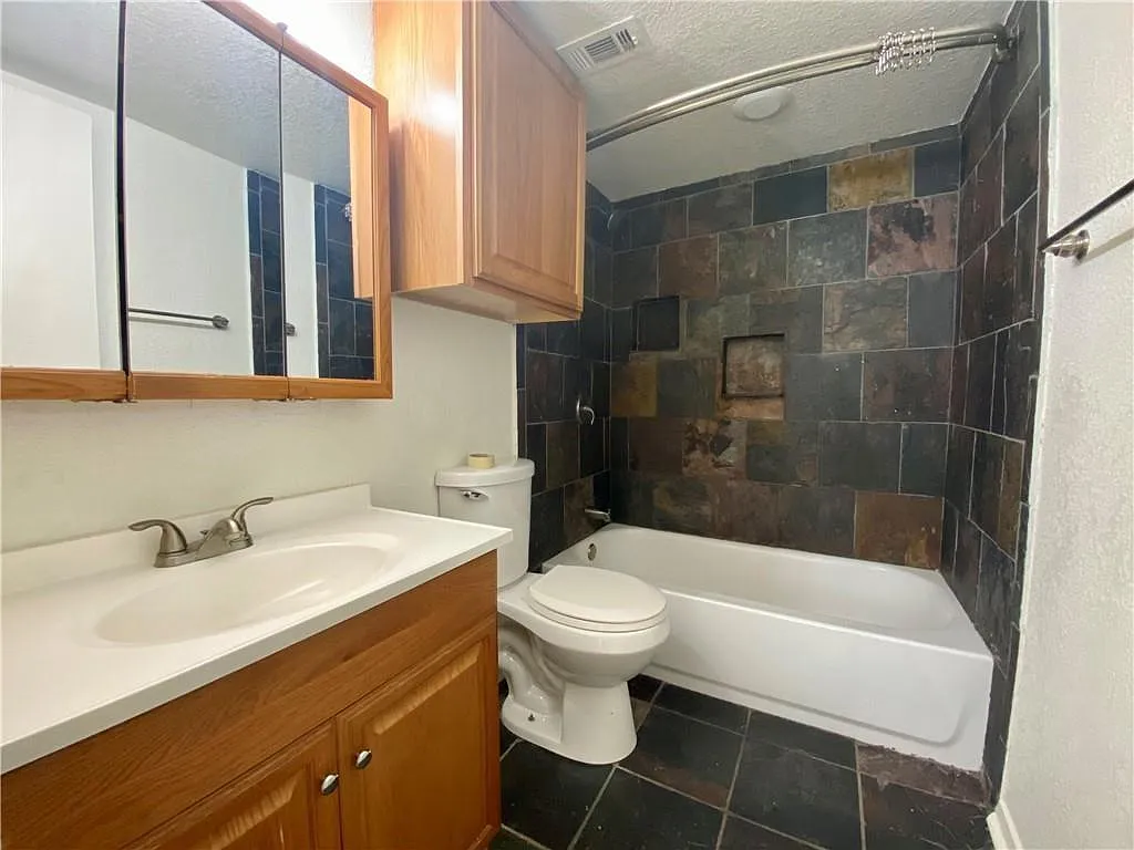 1 bed, 1.0 bath, 397 sqft, $899 — Photo 4