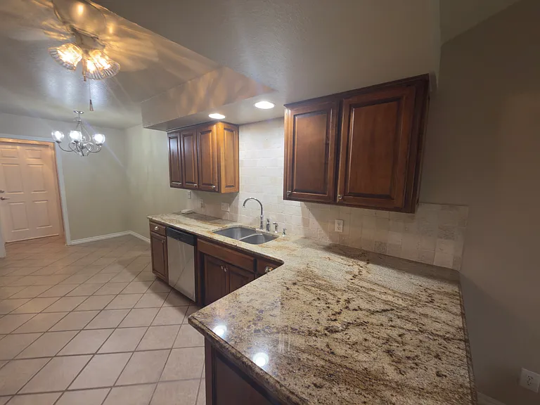 1010 Bluestem Rd — Photo 6
