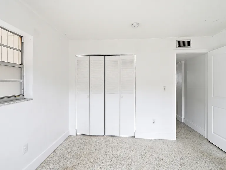 405 W 11th St #5 — Photo 8