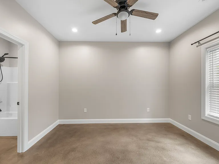 160B Warwick St — Photo 31