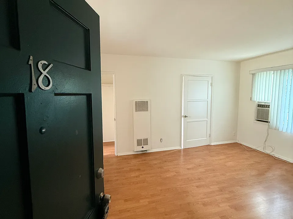 302 N Louise St #18