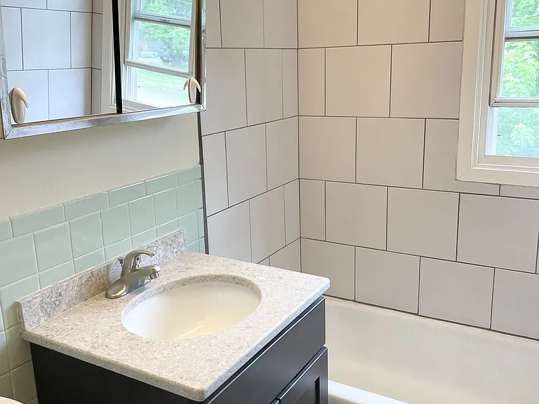 Oak Hills Apartments — Photo 11