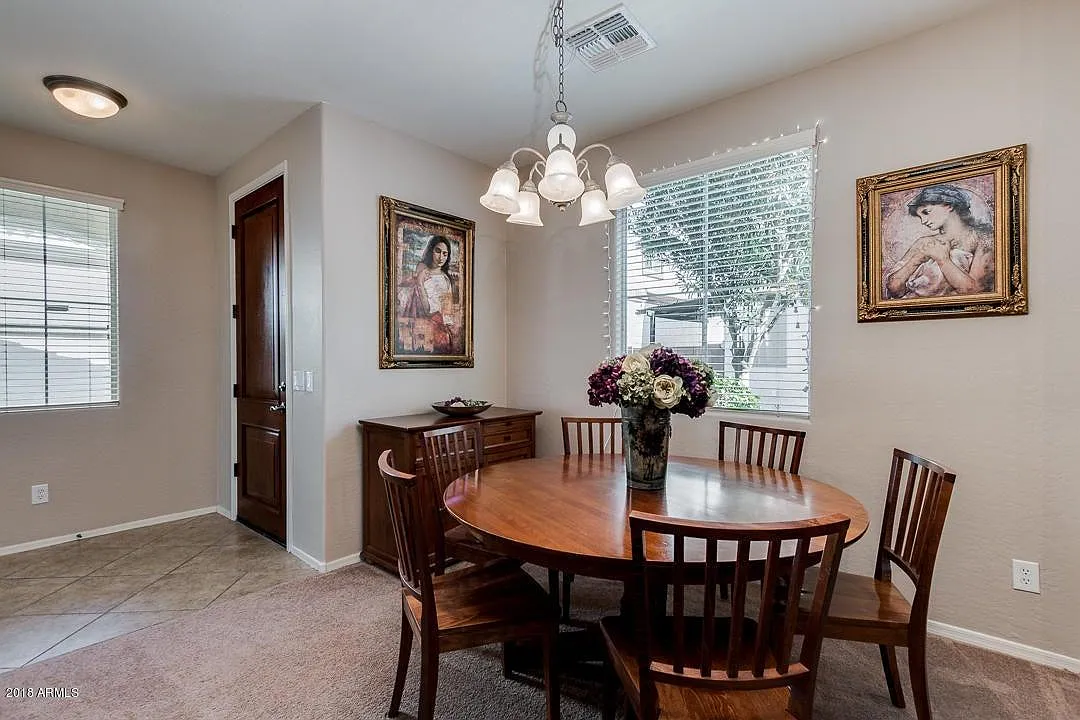 3 bed, 1418 sqft, $2,300 — Photo 2