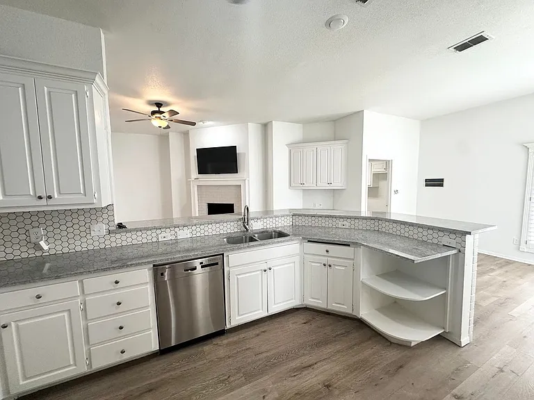 1800 Dukes Dr — Photo 4