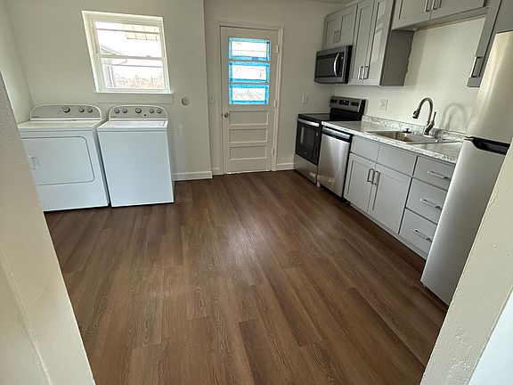5th image of 3913 Oakmont Dr #2