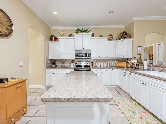 Beautiful Open Kitchen