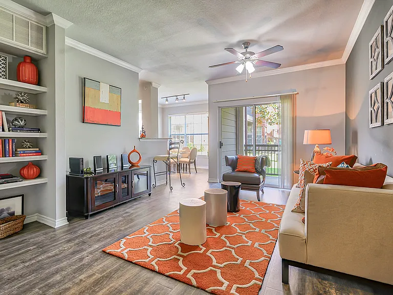 Spacious living area, great for entertaining family and friends!