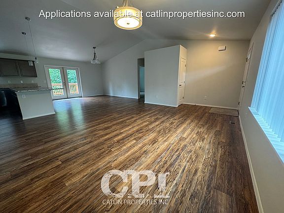 3rd image of 655 Chapman Rd