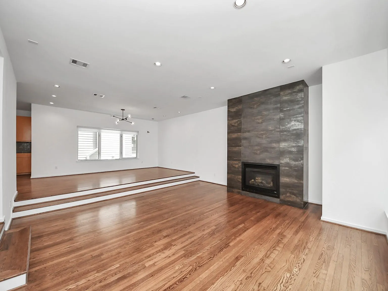 3 bed, 3.5 bath, 2578 sqft, $3,150 — Photo 3