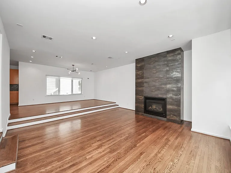 1823 Southmore Blvd — Photo 3